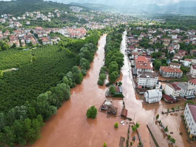 Bartın’daki sel felaketi havadan görüntülendi. Yardıma Mehmetçik koştu 8